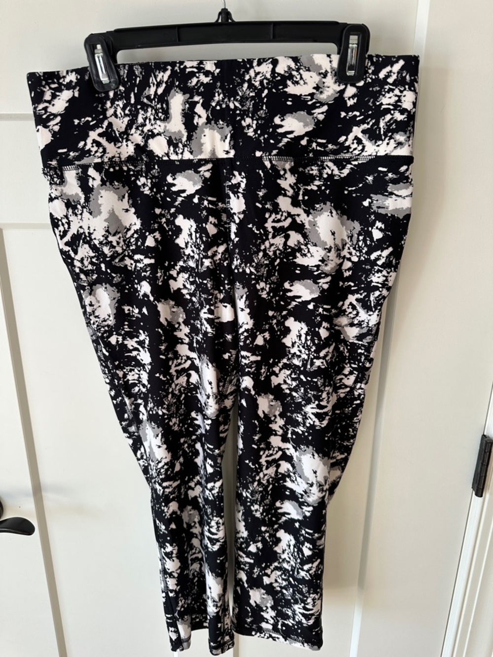 Livi Active Black & White Marble Print High-Waist Leggings